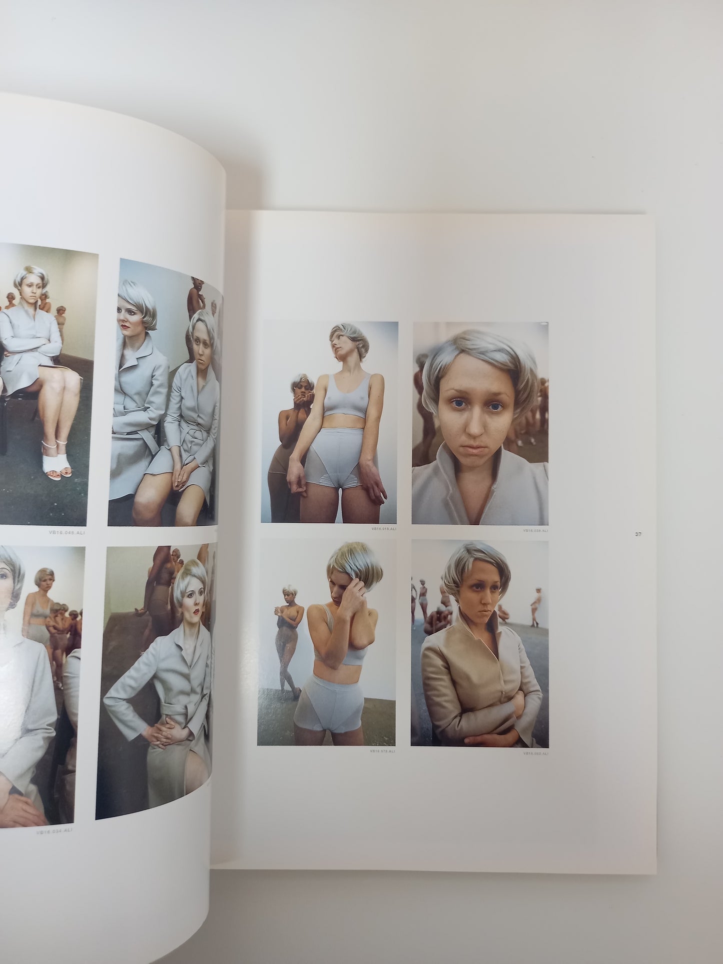 Vanessa Beecroft - Performances VB 08-36